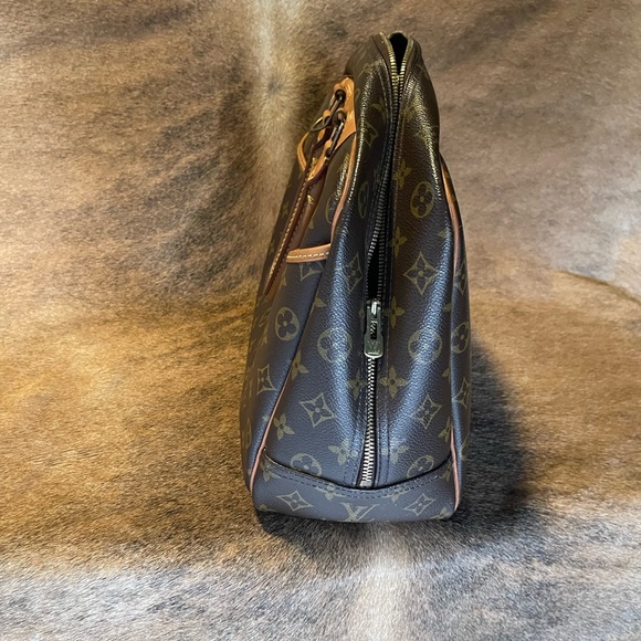 LV Deauville Handbag. Preowned condition. - Picture 3 of 7